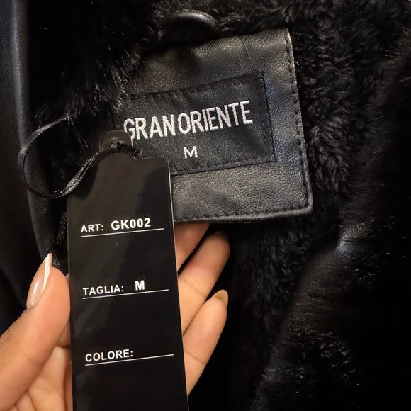 Elegant Black Faux Fur Women's Coat - Picture 6 of 7